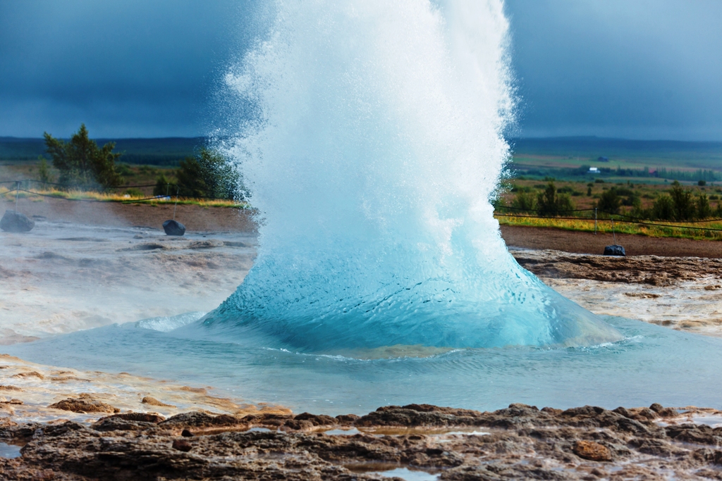 The Phase Of The Eruption Of The Geyser | Nordic Experience